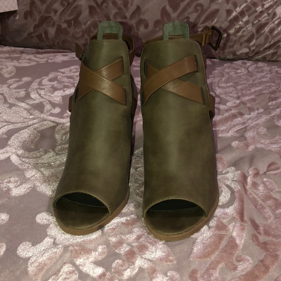 Booties - Picture 4 of 5